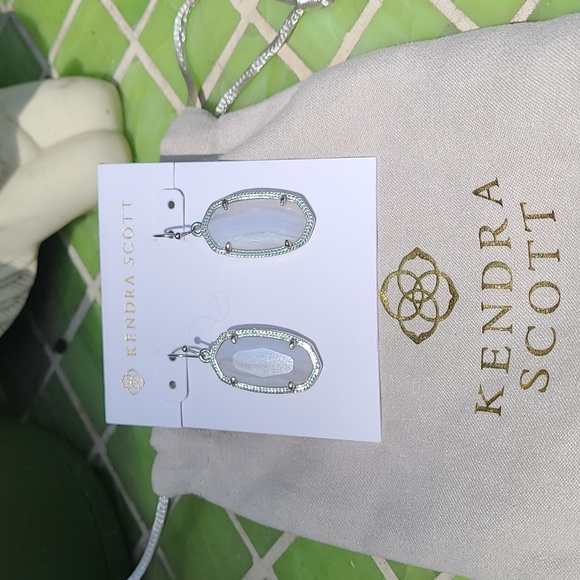 Kendra Scott Elle Agate drop earrings in silver rhodiu great preloved condition - Picture 2 of 7